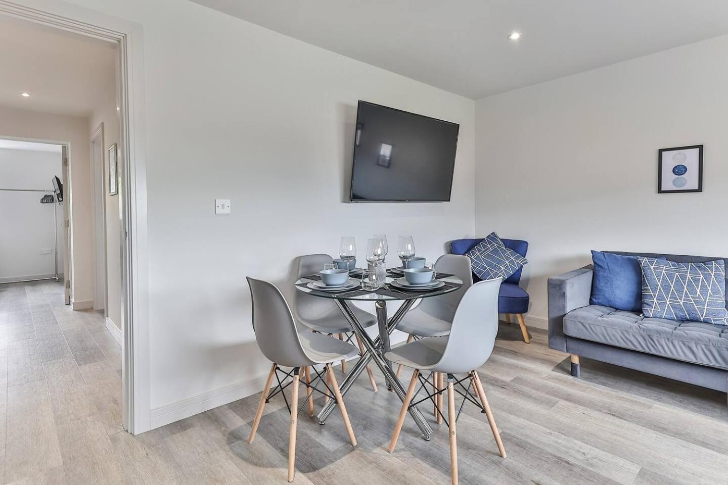 Newly Renovated 3 Bed 2 Bath Apartment & Parking Шефилд Екстериор снимка